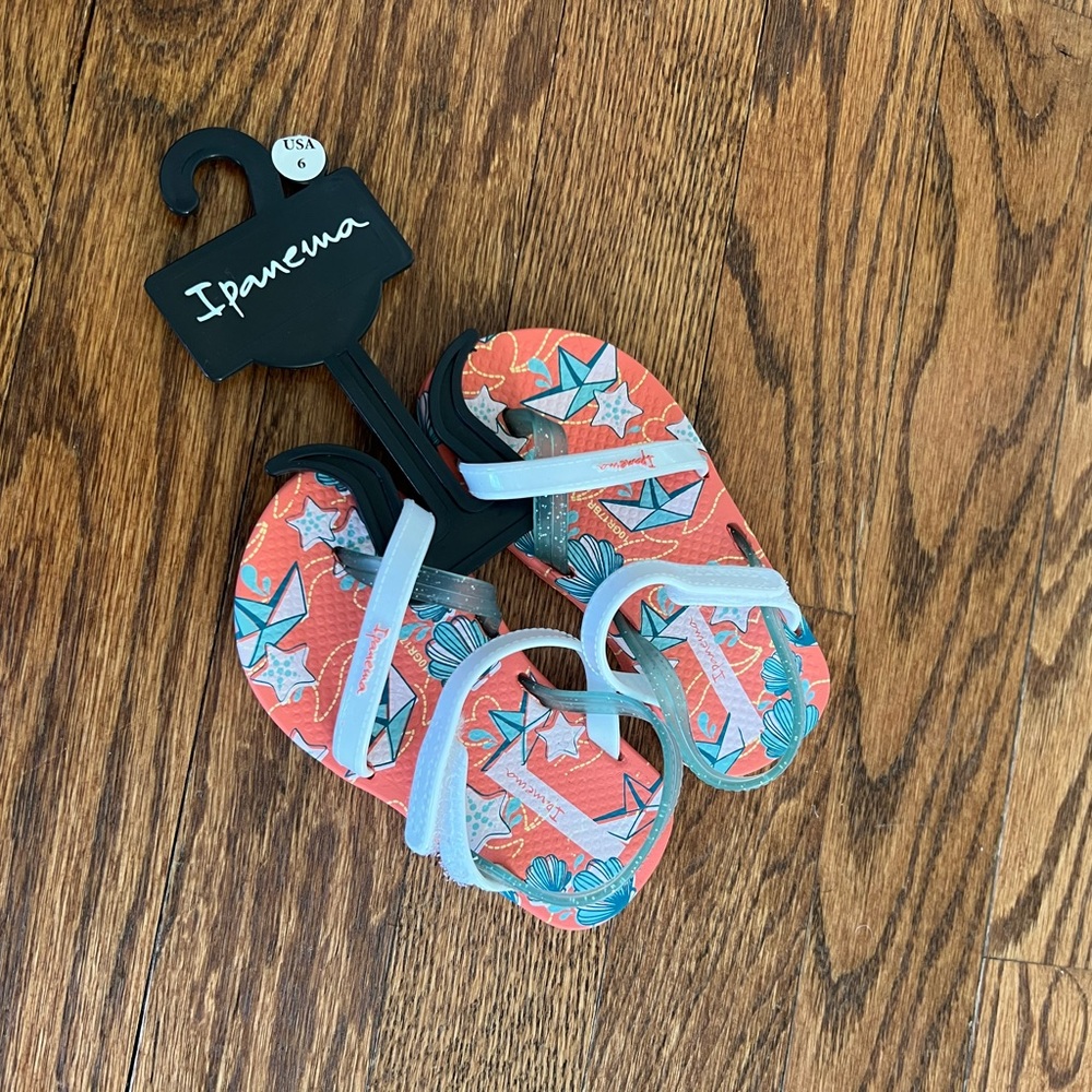 Ipanema Kids Sandals - Coral and White Star Design